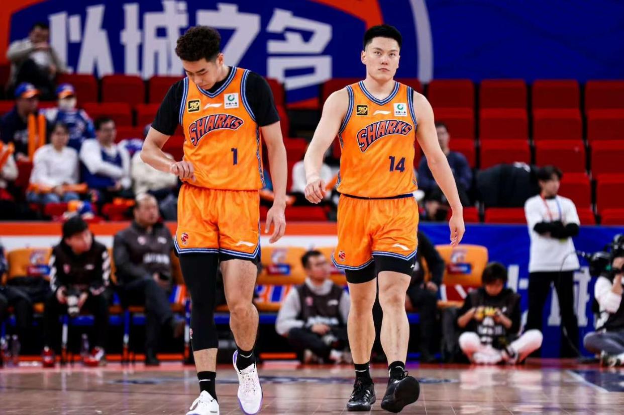 广厦男篮在最新比赛中力克对手，轻松取胜的简单介绍