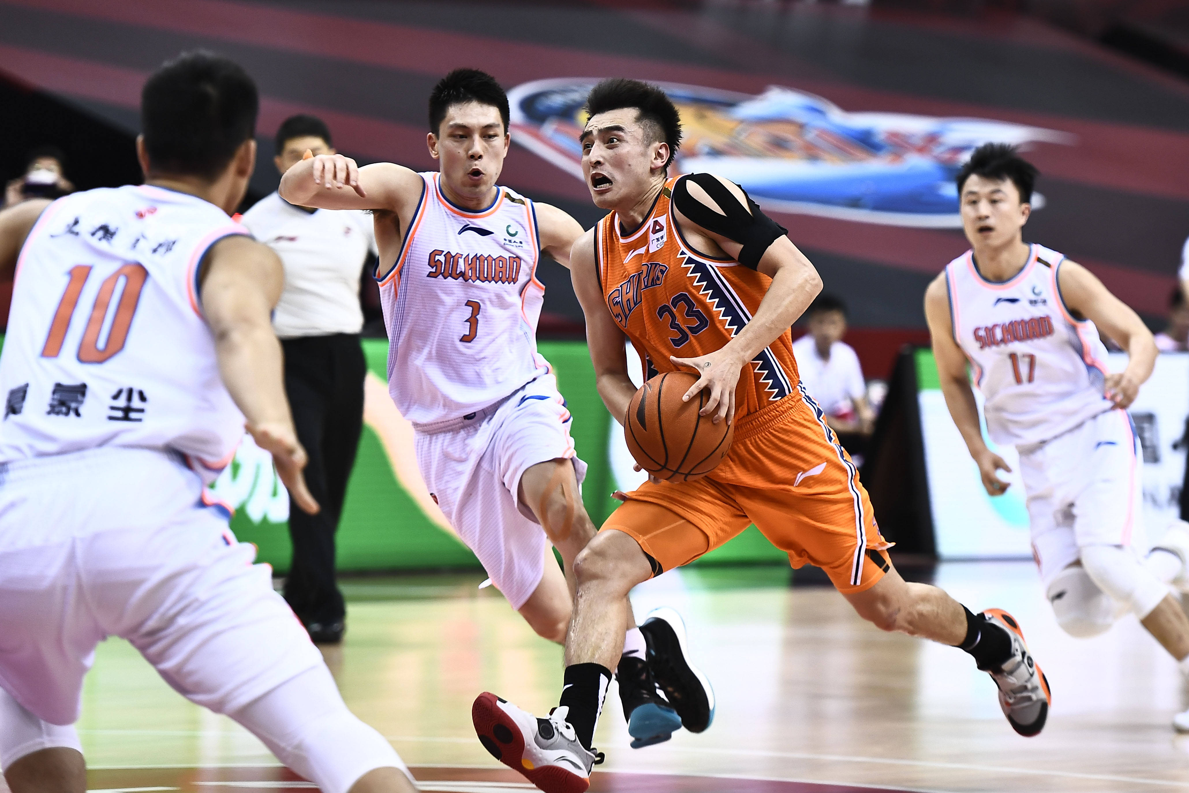 九游体育在线-上海队受伤球员恢复良好有望出战