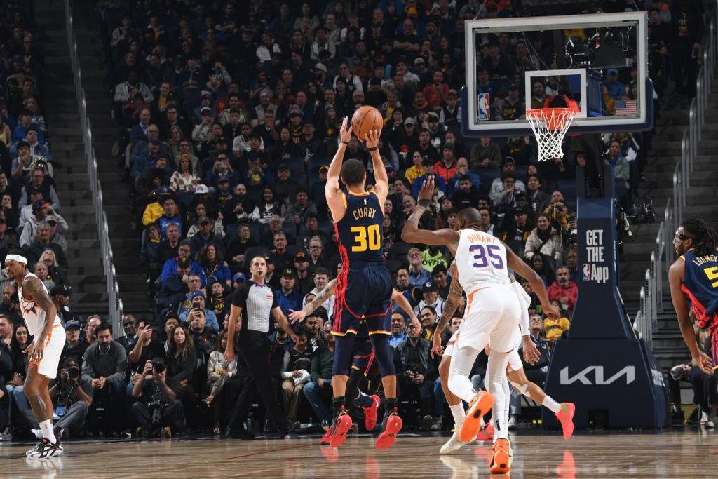 勇士队大胜对手，主场保持不败纪录的简单介绍