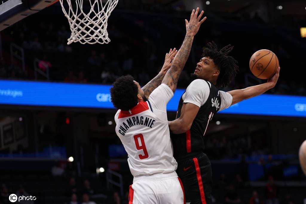 开拓者队客场力克老鹰，继续保持不败战绩的简单介绍