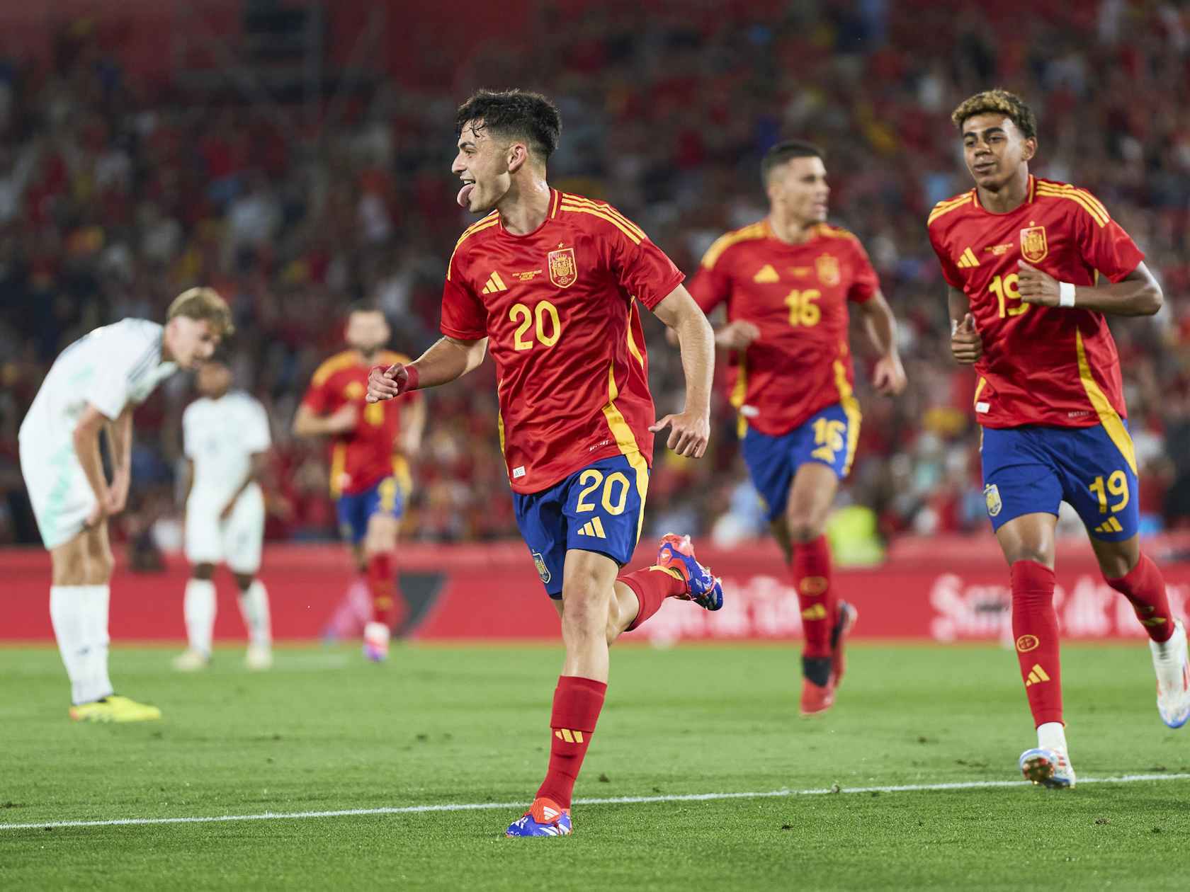 葡萄牙大胜卢森堡，继续扩大领先优势