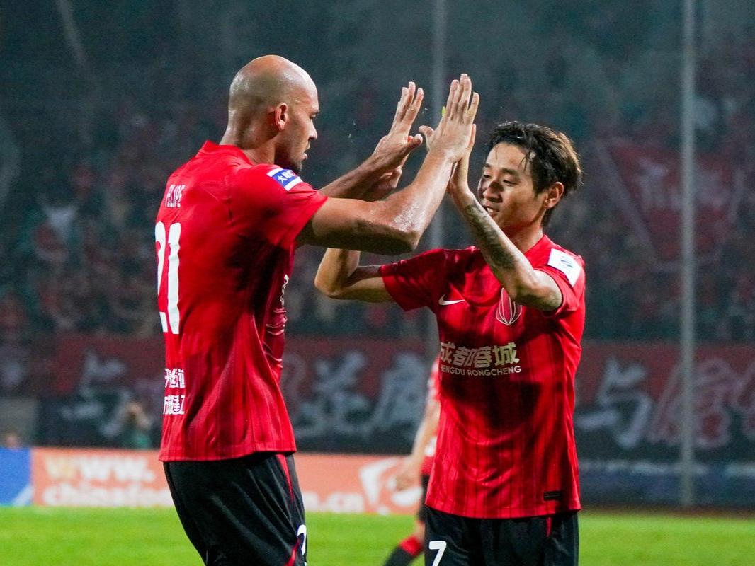 球队实力突出，在赛场上展现出优势