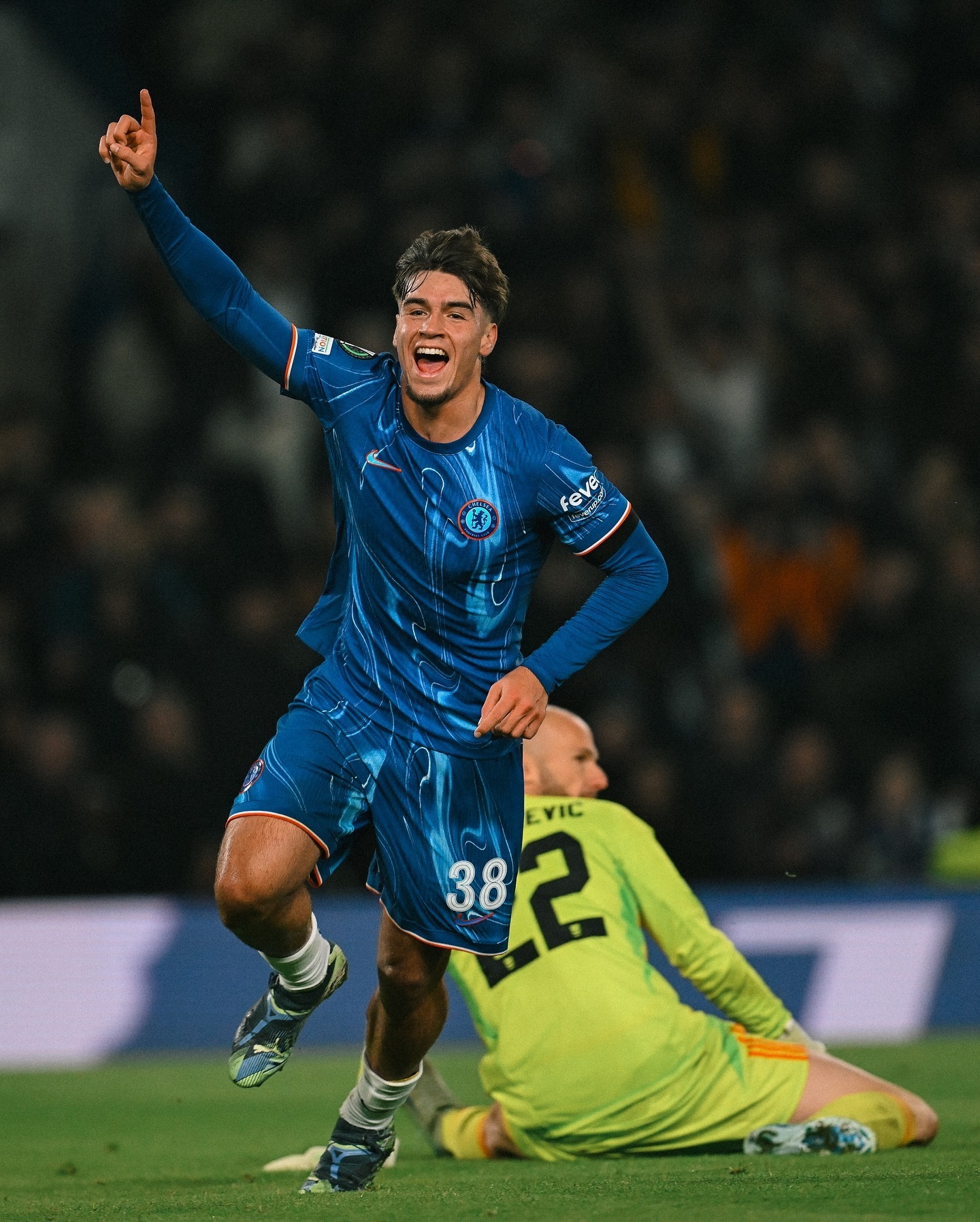 关于切尔西主场击败托特纳姆，保持永恒的信息